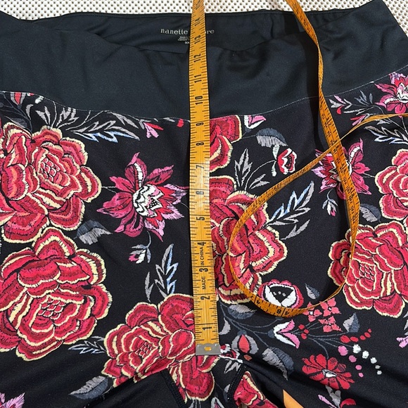 Nanette Lepore Flowered Capri Leggings - Sz 3X - Picture 7 of 8